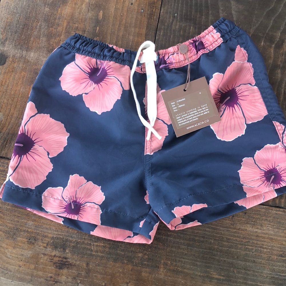 Acacia kids boardies L hibiscus NWT